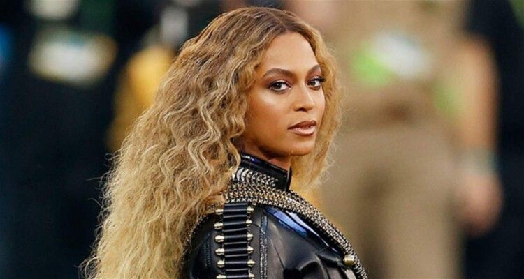 شاهد .. ثوانٍ من الرعب في الهواء ... جمهور بيونسيه يعيش لحظة لا تُنسى