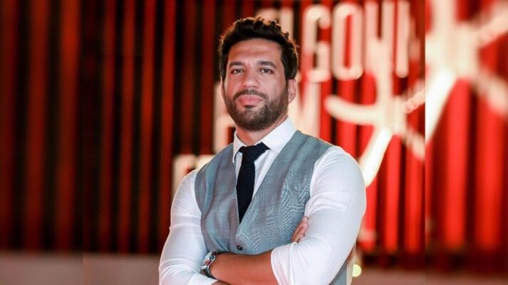 شاهد .. حسن الرداد يستذكر والده بصورة طفولية نادرة ورسالة مؤثرة