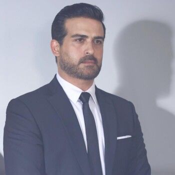 شاهد .. بطل فيديو كليب سيرين عبد النور نجم سوري شهير.. والجمهور يخمن هويته