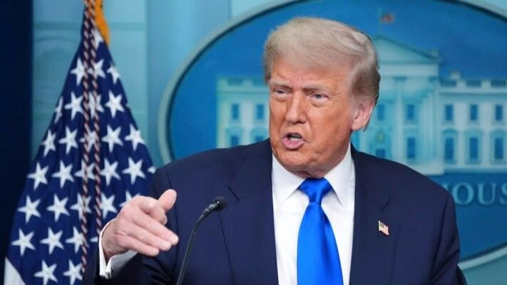 شاهد .. تماثيل صغيرة تشبهه.. الرئيس الأميركي دونالد ترامب يطلق عطرين جديدين