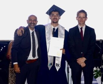 شاهد .. ابن عمرو سعد يلفت الأنظار في تخرجه.. أصبح شابا وسيما