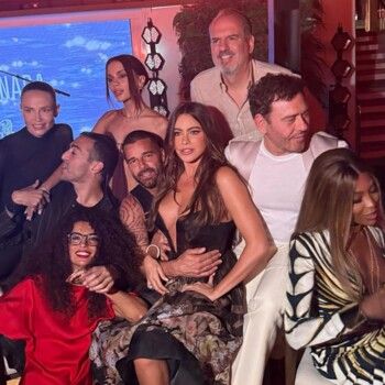 شاهد .. عيد صوفيا فيرغارا يتحوّل إلى مهرجان نجوم.. مفاجآت وأجواء ساحرة في قلب البحر