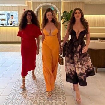 شاهد .. عيد صوفيا فيرغارا يتحوّل إلى مهرجان نجوم.. مفاجآت وأجواء ساحرة في قلب البحر