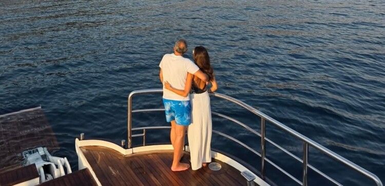 شاهد .. 18 عاماً على زواجهما.. ملكة جمال لبنان لعام 1997 تحتفل بعيد زواجها