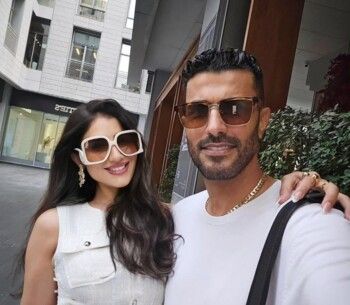 شاهد .. أجواء حب في دبي.. محمد سامي ومي عمر يلفتان الأنظار بلحظة رومانسية