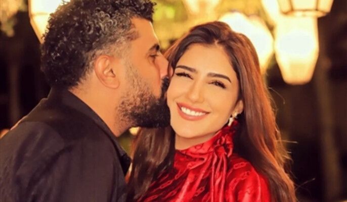 شاهد .. أجواء حب في دبي.. محمد سامي ومي عمر يلفتان الأنظار بلحظة رومانسية