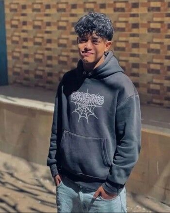 شاهد .. في حادث مروع.. وفاة لاعب كرة قدم عربي دهسا تحت عجلات قطار