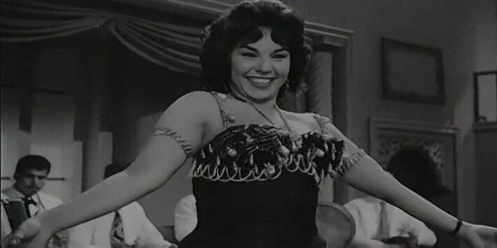 شاهد .. رقصت وهي ترتدي المصحف وبنت مسجداً بالسر.. تعرفوا إلى قصة نعمت المختار