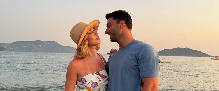 شاهد .. الرومانسية تهيمن على صور شقيقة هاندا أرتشيل وزوجها