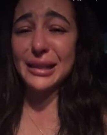 شاهد .. ممثلة عربية تستغيث باكية: "شخص معروف يضربني ويهددني... وعايشة في رعب"