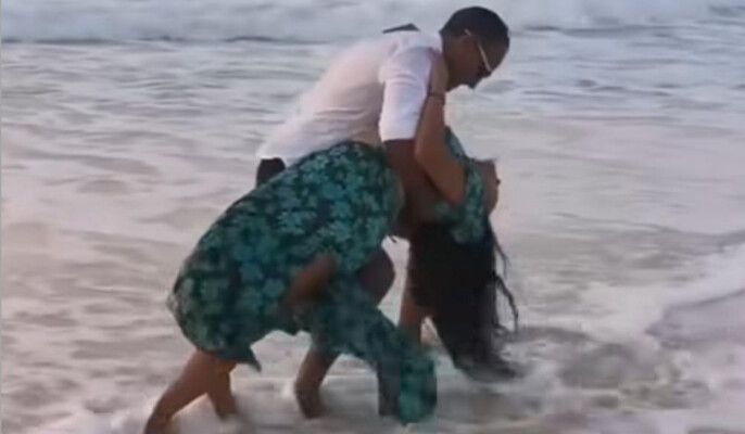 شاهد .. ممثلة عربية ترقص على الشاطئ برفقة شاب.. والفيديو يحدث جدلا