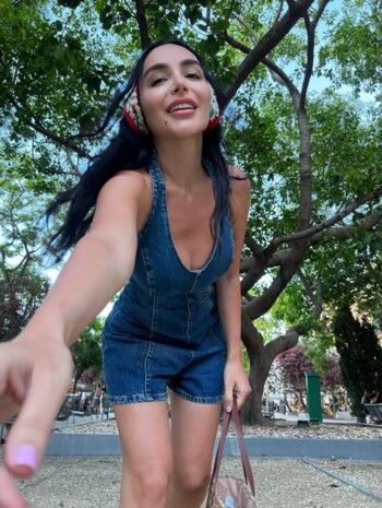 شاهد .. أحدث ظهور لزوجة باسل خياط من إبيزا يلفت الأنظار