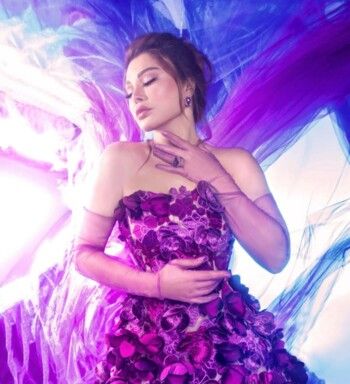 شاهد .. هيفاء وهبي تُبهر الجميع بإطلالة ثلاثية الأبعاد