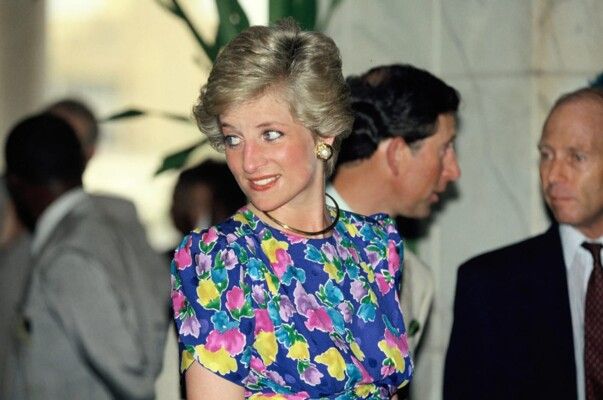 شاهد .. بيع فستان الأميرة ديانا في مزاد علني بمبلغ خيالي
