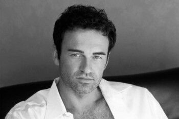 شاهد .. السرطان يودي بحياة نجم عالمي شهير