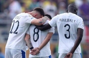 شاهد .. إنهيار زملاء ديوغو جوتا على الملعب بعد وفاته.. لحظات مؤثرة للغاية