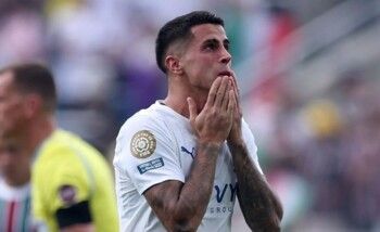 شاهد .. إنهيار زملاء ديوغو جوتا على الملعب بعد وفاته.. لحظات مؤثرة للغاية