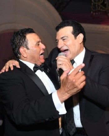 شاهد .. ما فعله محمد فؤاد مع زوج ابنته في زفافهما يحدث جدلاً