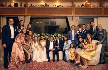 شاهد .. صورة عائلية من حفل زفاف حفيد الزعيم عادل إمام بحضوره!