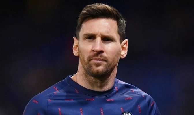 شاهد .. ممثلة مصرية تفاجئ الجميع: لقيت ميسي راسمني على ضهره!