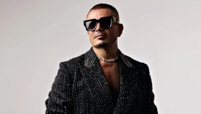 شاهد .. إطلالة عمرو دياب في غلاف "ابتدينا" بكلفة قصر.. المبلغ خيالي! - بالصورة