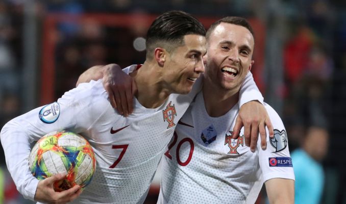 شاهد .. سبب غير متوقع جعل كريستيانو رونالدو يغيب عن دفن زميله ديوغو جوتا