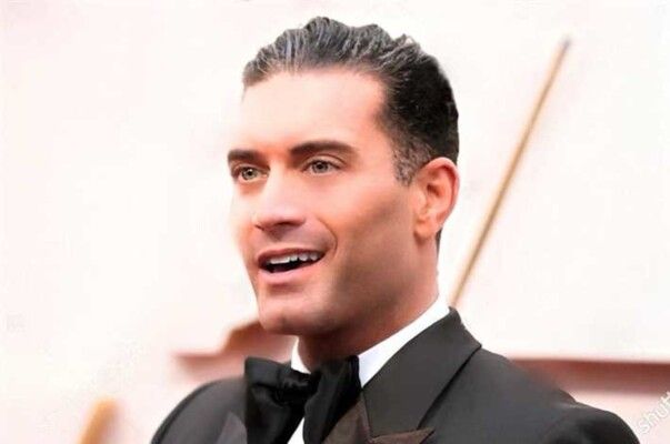 شاهد .. عمر الشريف جونيور يثير الجدل بمايوه قصير وضيّق للغاية - بالصور