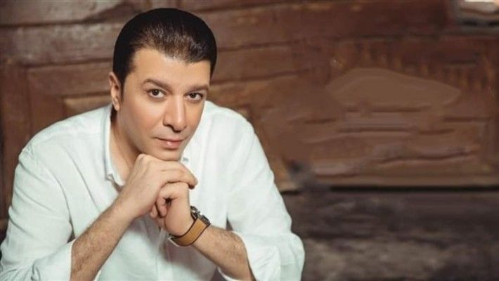 شاهد .. مصطفى كامل يطلب الدعاء لزوجته