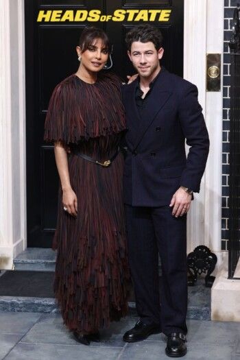 شاهد .. بريانكا شوبرا تكشف الجانب غير البراق للنجومية