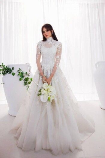 شاهد .. صورة مسربة لـ آمال ماهر بفستان الزفاف .. هل دخلت القفص الذهبي سرّاً؟