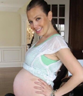 شاهد .. تاليا بصورة مُلفتة..هل هي حامل؟