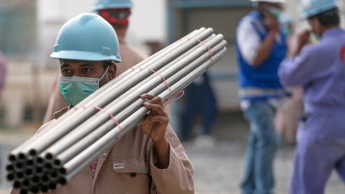 تحذير للمقيمين وأصحاب الأعمال.. السعودية تبدأ من اليوم تصنيفًا إلزاميًا جديدًا لرخص العمل وفق المهارات (لا عمل دون كفاءة!)