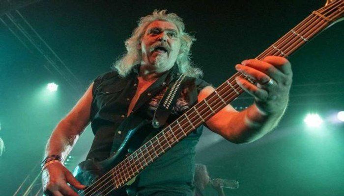 وفاة كيفن ريدلز.. أحد مؤسسي فرقة "أنجل ويتش" بعد صراع مع السرطان