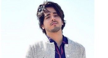 شاهد .. نجم مشهور يطلب عروساً من هذه الجنسية