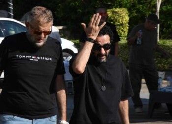 شاهد .. الوسط الفني يودّع المخرج سامح عبد العزيز في جنازة مهيبة بمسجد الشرطة