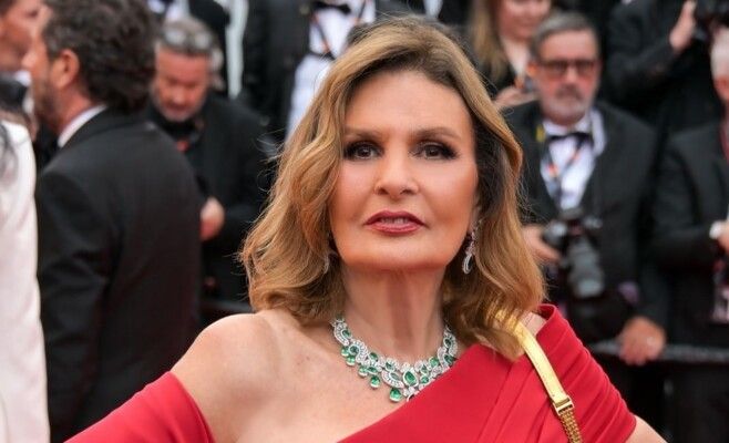 شاهد .. يسرا تبرر غيابها عن جنازة سامح عبد العزيز