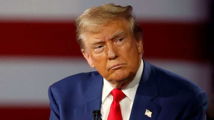 شاهد .. دونالد ترامب في زيّ البطل الخارق ... والبيت الأبيض يطلق الرسالة