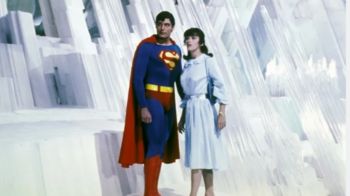 شاهد .. مارغو كيدر.. المرأة التي حلّقت مع سوبرمان وسقطت دون أن يلتقطها أحد