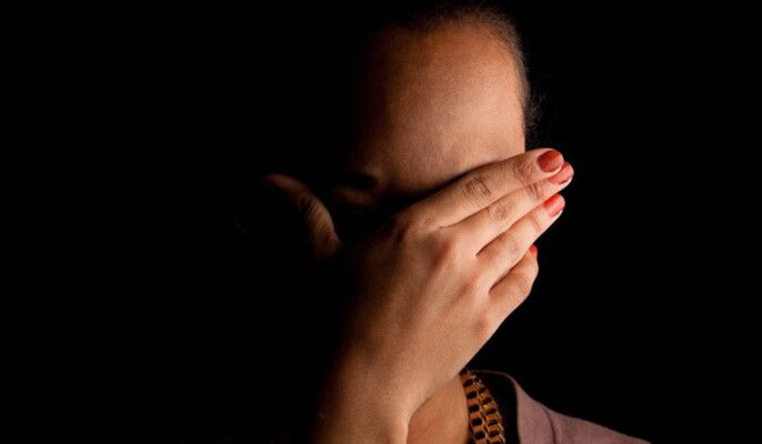 شاهد .. ممثلة تروي معاناتها من زوجها الثالث: "اهتم بالفتيات الأصغر سنّاً واستولى على أموالي"