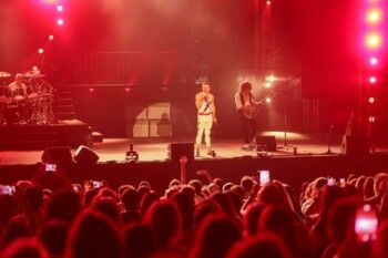 شاهد .. God Save the Queen في أعياد بيروت .. أمسية تُلهب الذاكرة وتُحيي أسطورة كوين