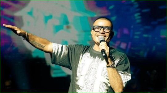 عمرو دياب يُشعل جدة في حفل استثنائي ويُفاجئ الجمهور بأغاني "ابتدينا"