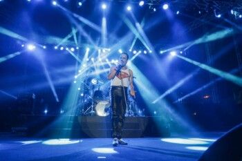 شاهد .. God Save the Queen في أعياد بيروت .. أمسية تُلهب الذاكرة وتُحيي أسطورة كوين