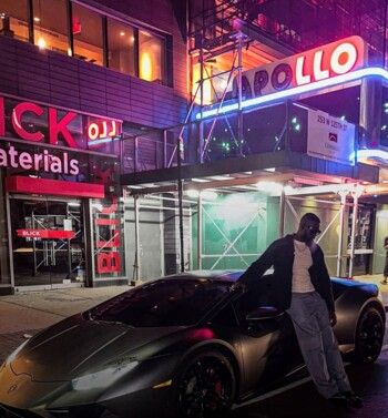 شاهد .. بقيمة 3 مليون دولار..ترافيس سكوت يهدي سيارات Lamborghini بهذه المناسبة