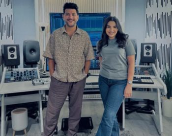 شاهد .. مهى فتوني تضع اللمسات الأخيرة على ألبومها الجديد