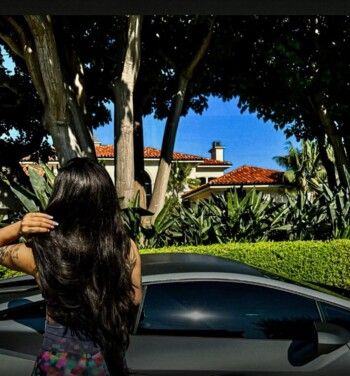 شاهد .. بقيمة 3 مليون دولار..ترافيس سكوت يهدي سيارات Lamborghini بهذه المناسبة