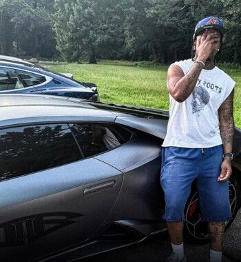 شاهد .. بقيمة 3 مليون دولار..ترافيس سكوت يهدي سيارات Lamborghini بهذه المناسبة