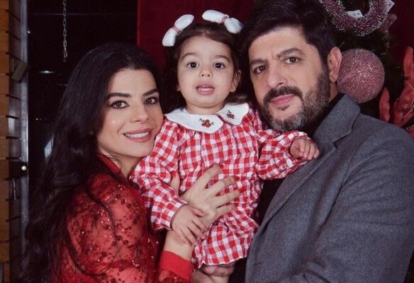 شاهد .. إبنة طوني عيسى تساعد والدتها بالطبخ.. شاهدوا خفة دمها