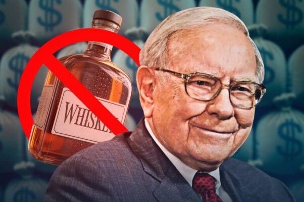 شاهد .. 94 عامًا بلا رشفة ماء.. وارن بافيت يتحدى كل قواعد الصحة!