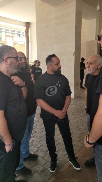 شاهد .. زياد برجي يتلقى التعازي برحيل شقيقه وسط تأثره الشديد - بالصور