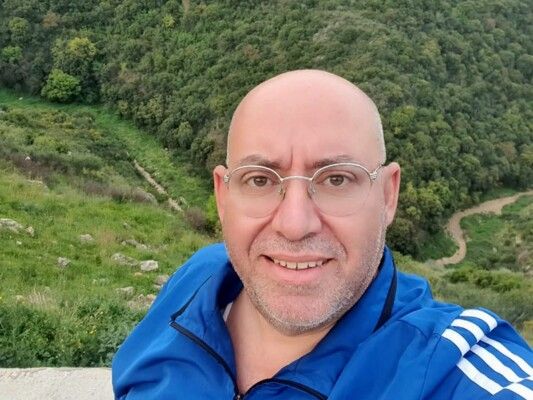 شاهد .. الملحن يحيى الحسن يتحدث عن خصوصية صوت السيدة ماجدة الرومي وأهميته